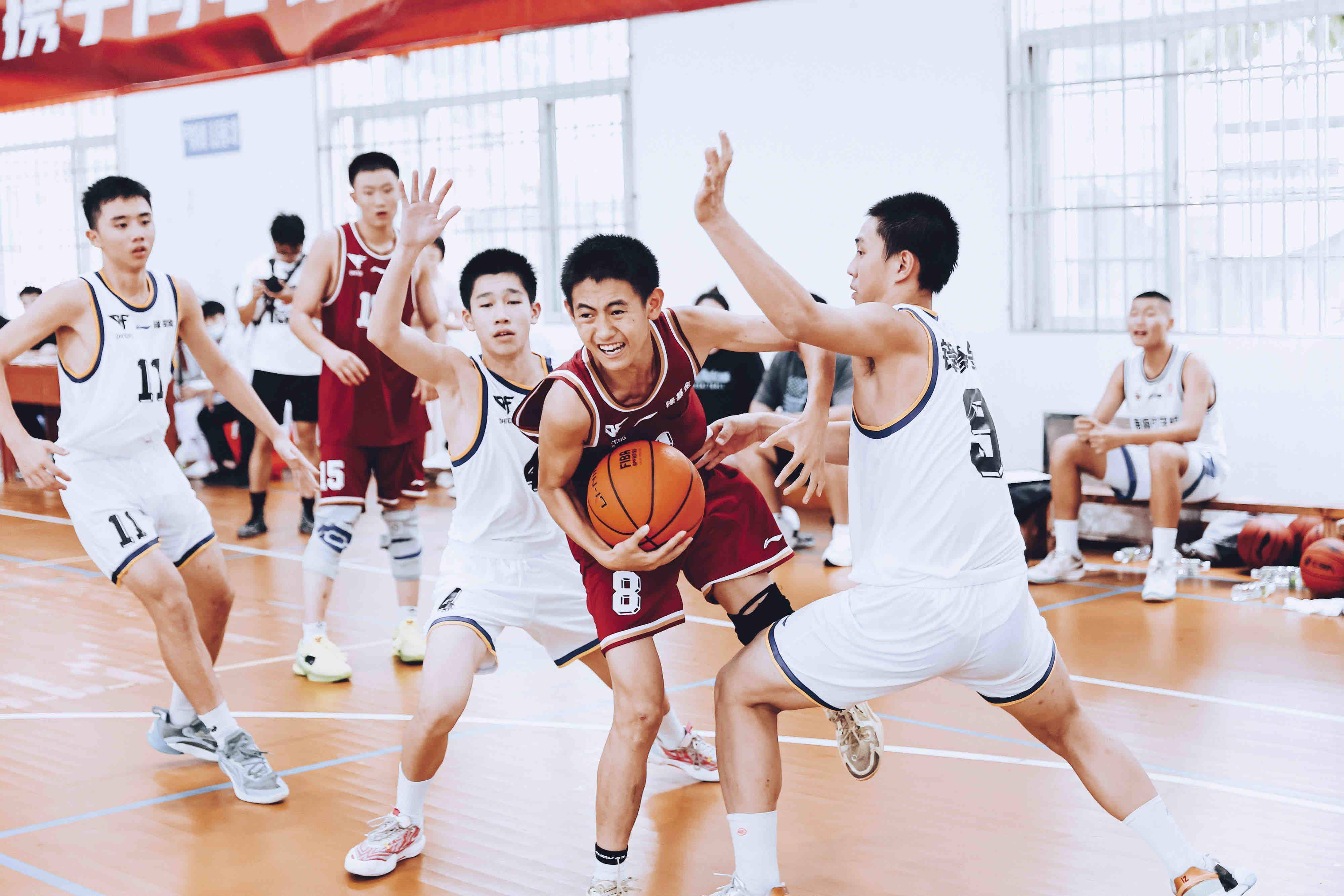 青少年篮球比赛拉开序幕,新一代球员闪耀登场的简单介绍 青少年篮球比赛拉开序幕,新一代球员闪耀登场的简单介绍