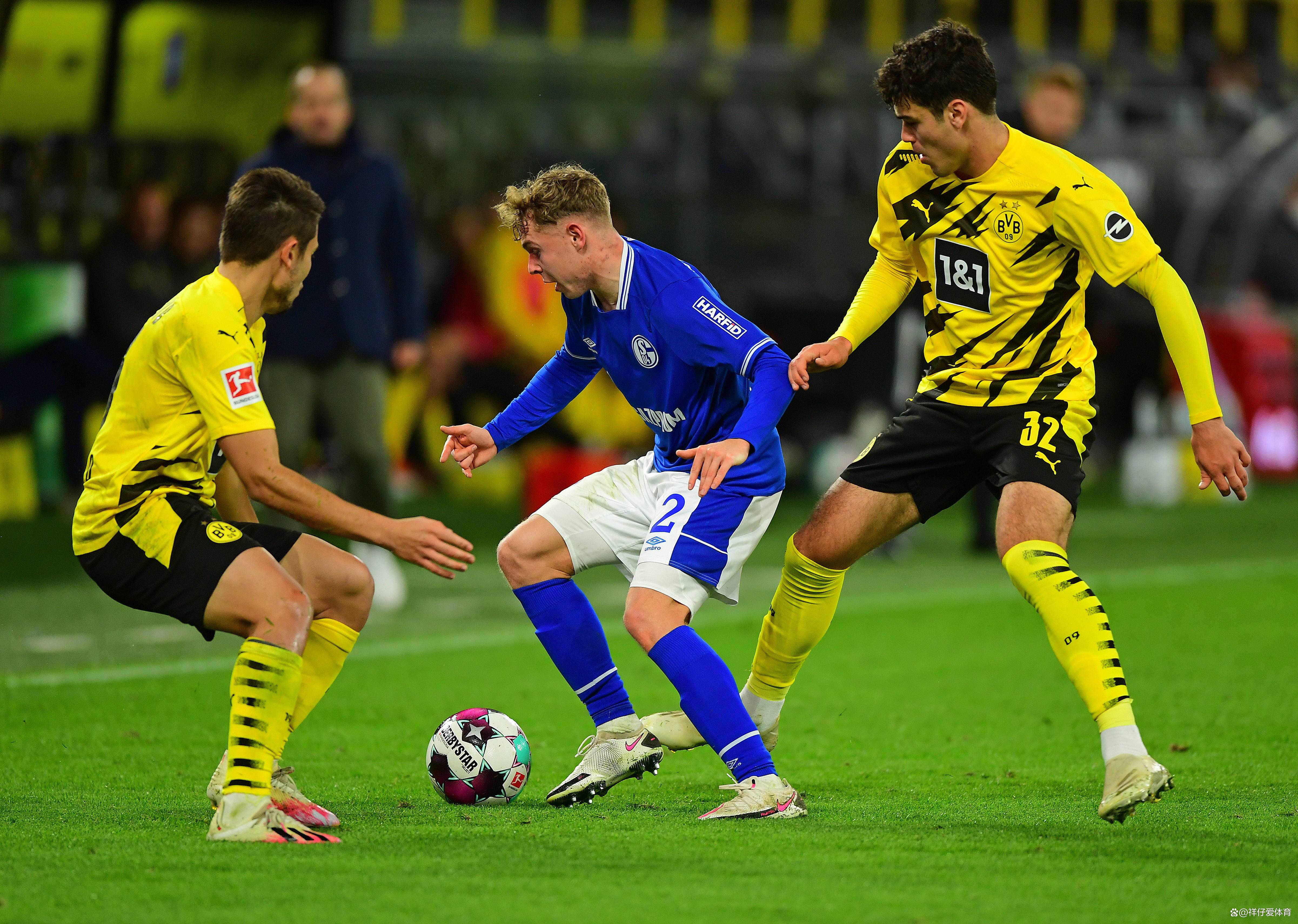 od体育直播-关于足球比赛赛场上掀起热潮，球员风采各异的信息