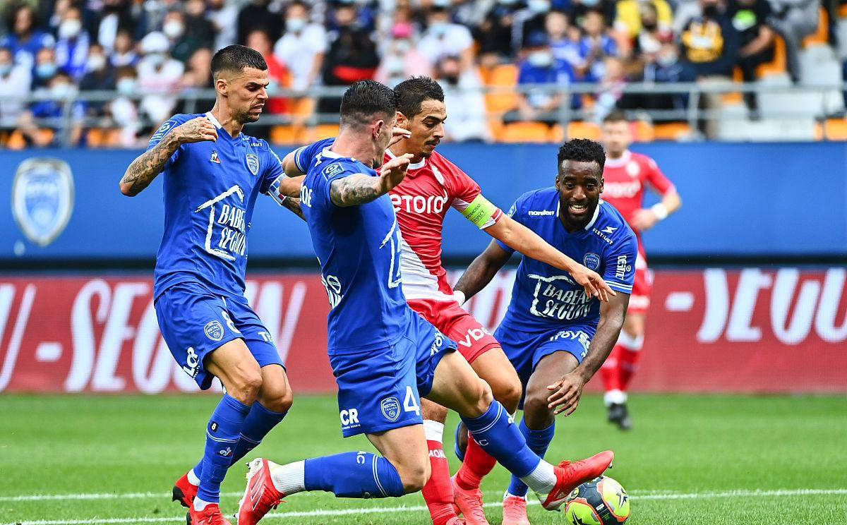 od体育课程-比利亚雷亚尔客场惨败，遭遇失利