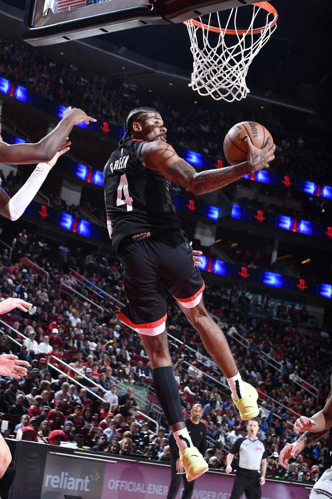 球员表现抢眼,赛场上演逆袭的简单介绍 球员表现抢眼,赛场上演逆袭的简单介绍