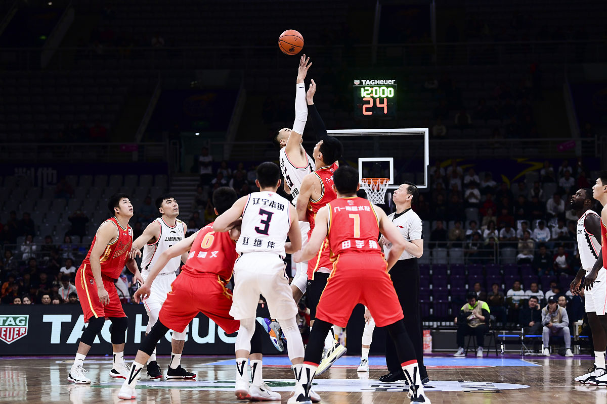 雄鹿外线火力全开,轻松战胜篮网 雄鹿外线火力全开,轻松战胜篮网