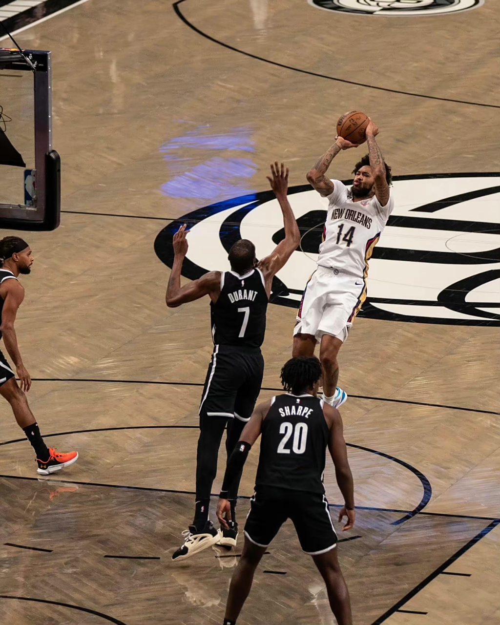 鹈鹕飞翔!英格拉姆大号三双稳赢对手 鹈鹕飞翔!英格拉姆大号三双稳赢对手