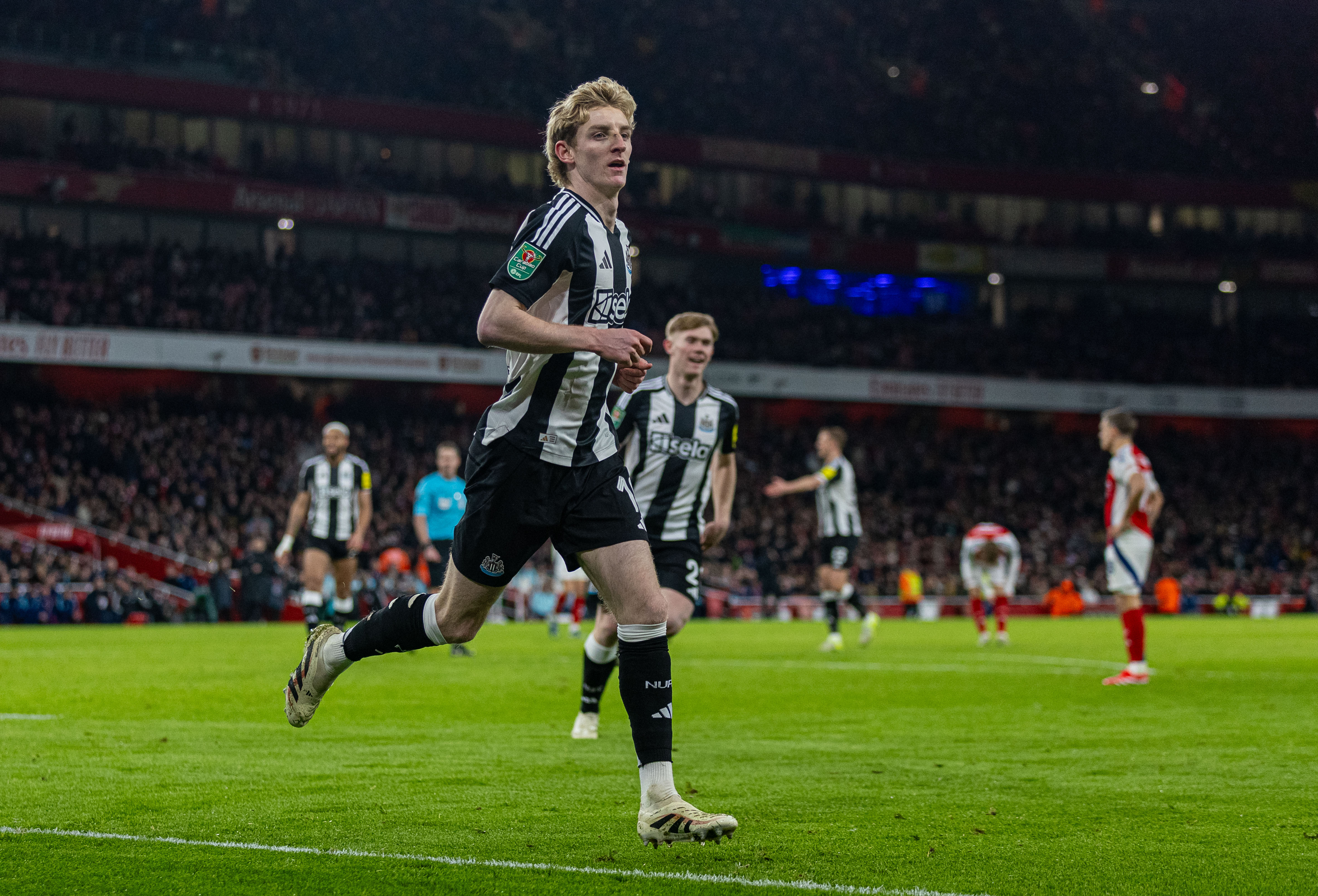 阿森纳球员集体伤愈复出,备战下一场比赛 阿森纳球员集体伤愈复出,备战下一场比赛