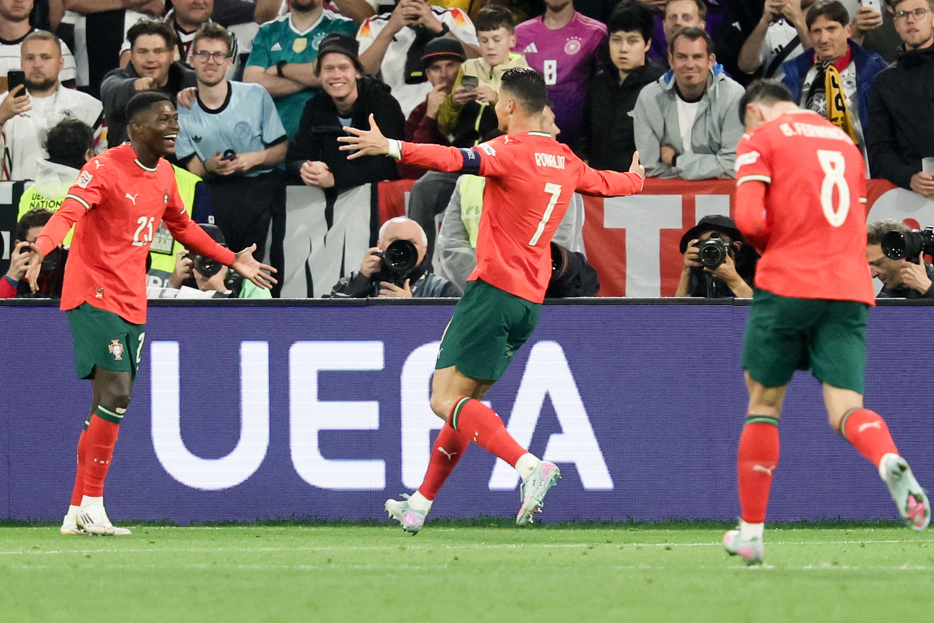 od体育娱乐-欧国联赛罕见逆转！球队逆风翻盘的简单介绍