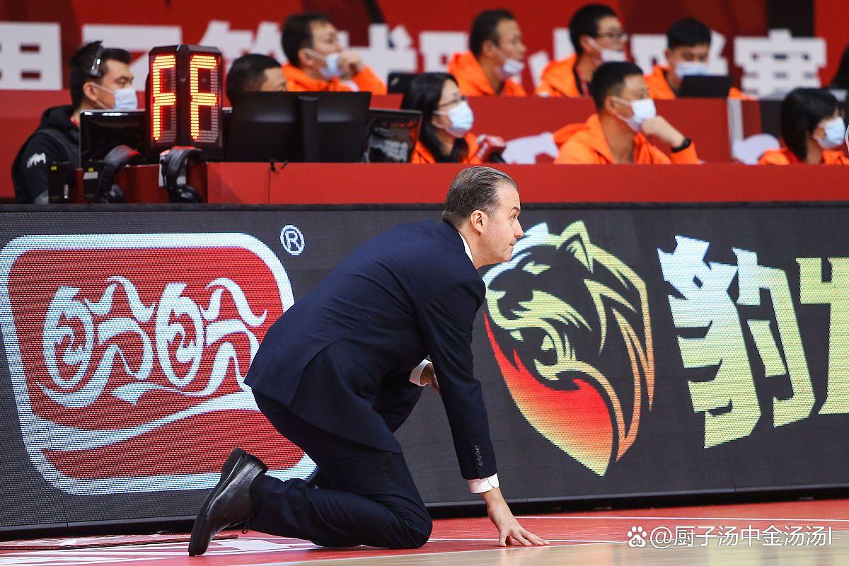 北京首钢队男篮热火朝天备战下一仗 北京首钢队男篮热火朝天备战下一仗