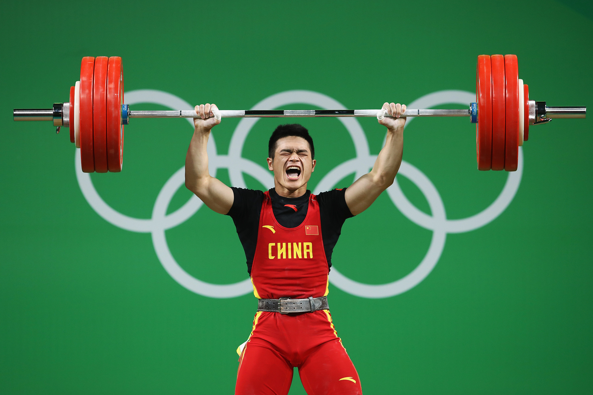 举重比赛中选手们力量大爆发夺冠 举重比赛中选手们力量大爆发夺冠