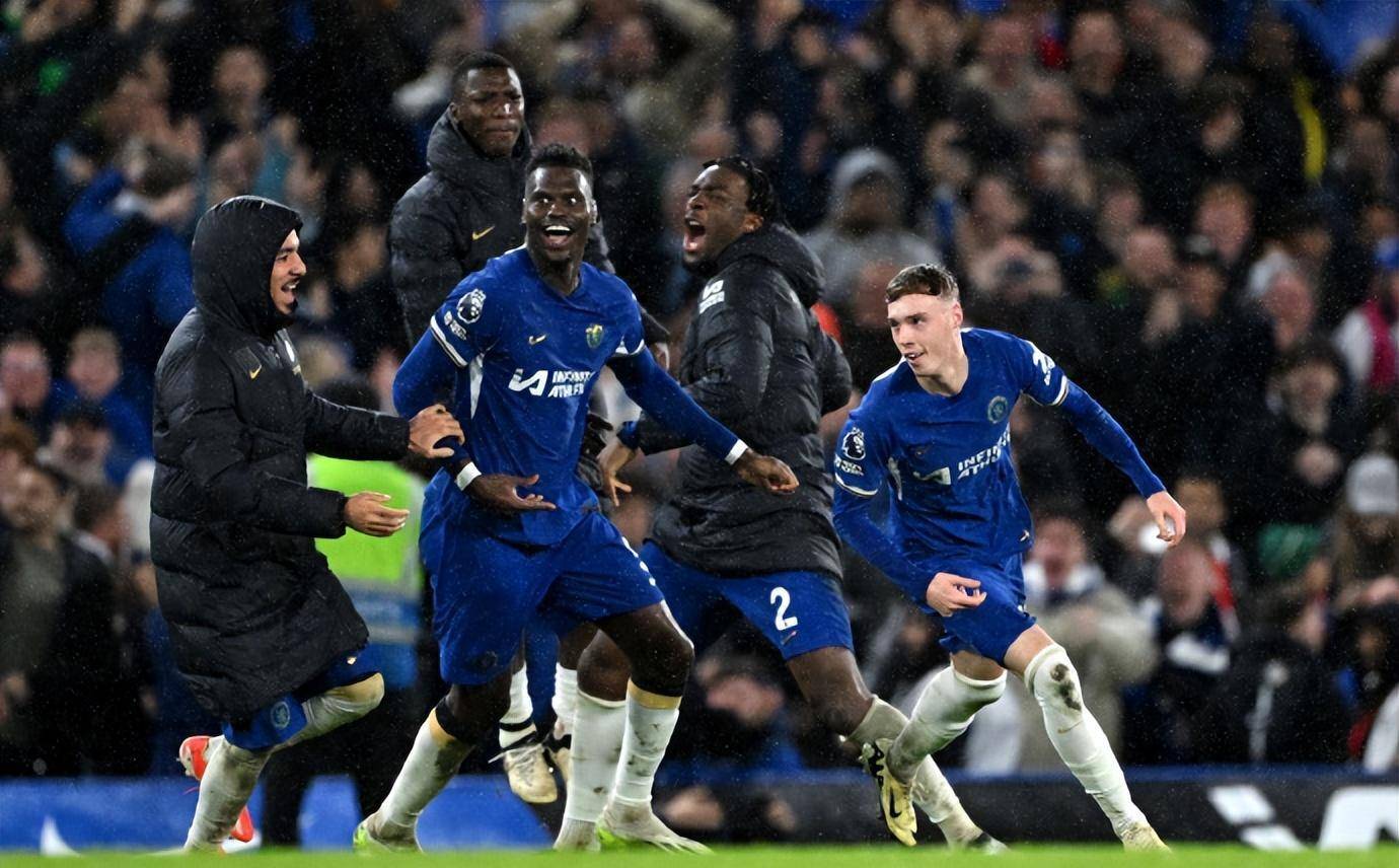 切尔西客场战胜曼联,取得重要三分 切尔西客场战胜曼联,取得重要三分