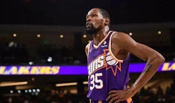 太阳队控卫德文·布克创造新赛季得分记录的简单介绍 太阳队控卫德文·布克创造新赛季得分记录的简单介绍