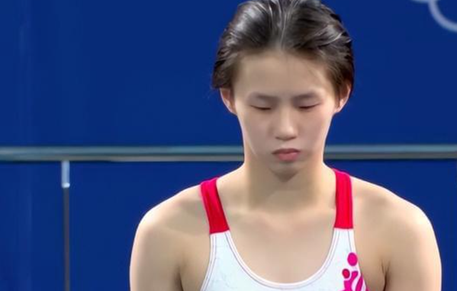 举重比赛女子组全速展开激烈较量 举重比赛女子组全速展开激烈较量