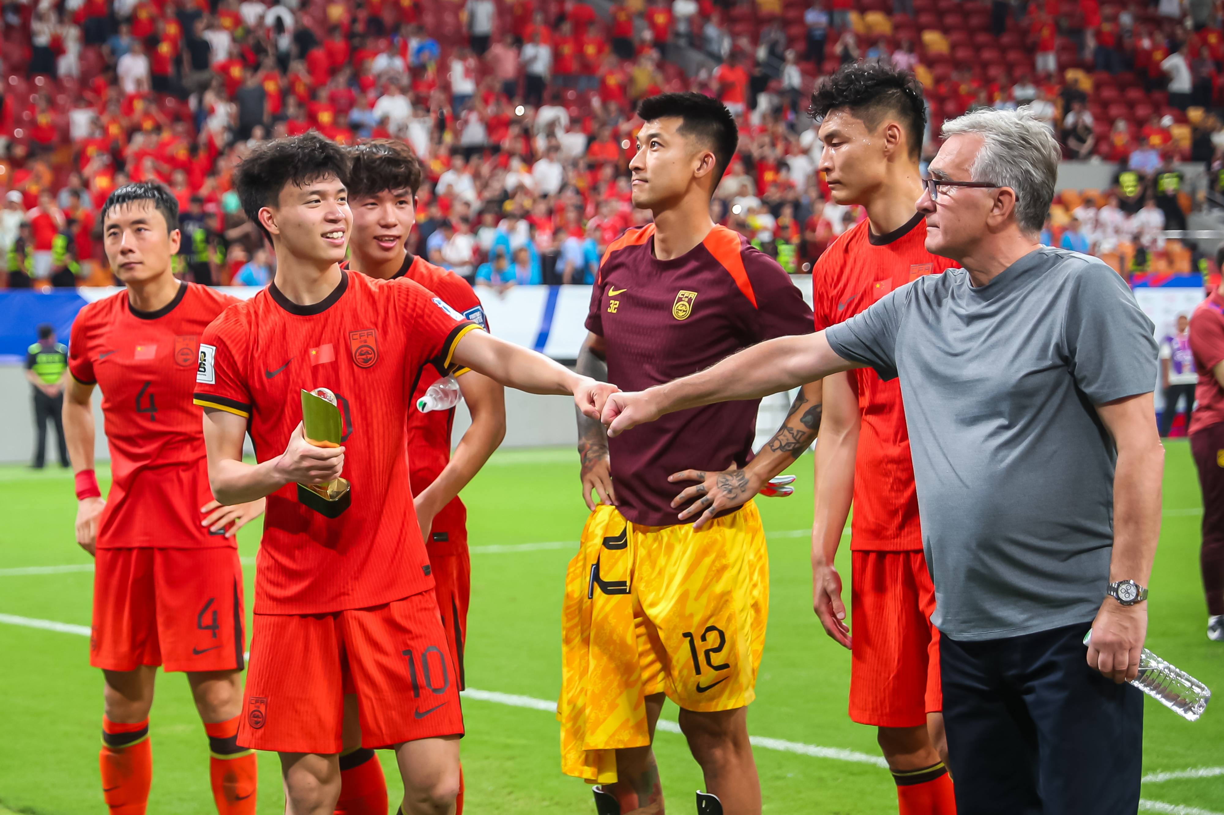 亚洲顶尖球队交手展示出顶尖水平 亚洲顶尖球队交手展示出顶尖水平