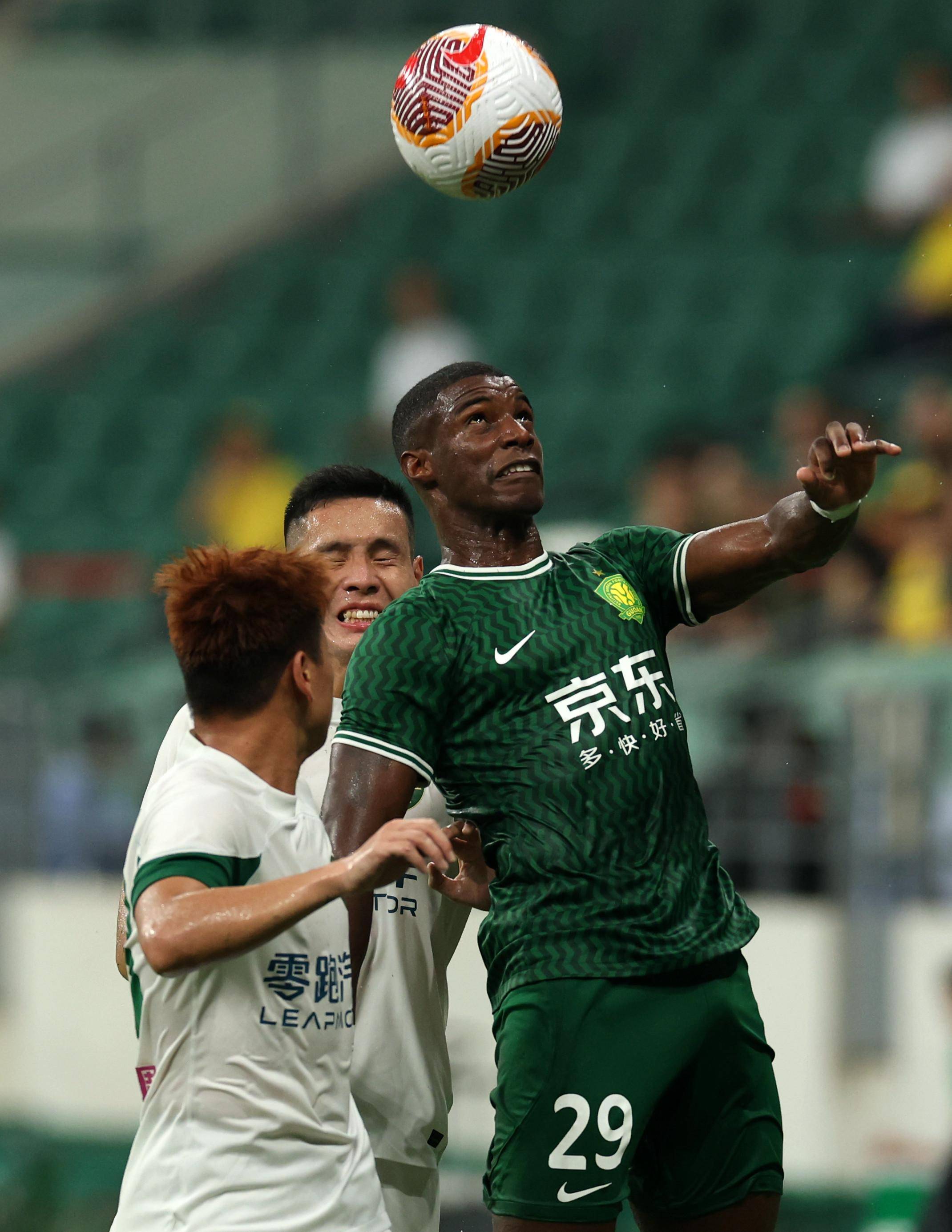 在北京国安赛场上演中超,三杀,引发球迷泪目的简单介绍 在北京国安赛场上演中超,三杀,引发球迷泪目的简单介绍