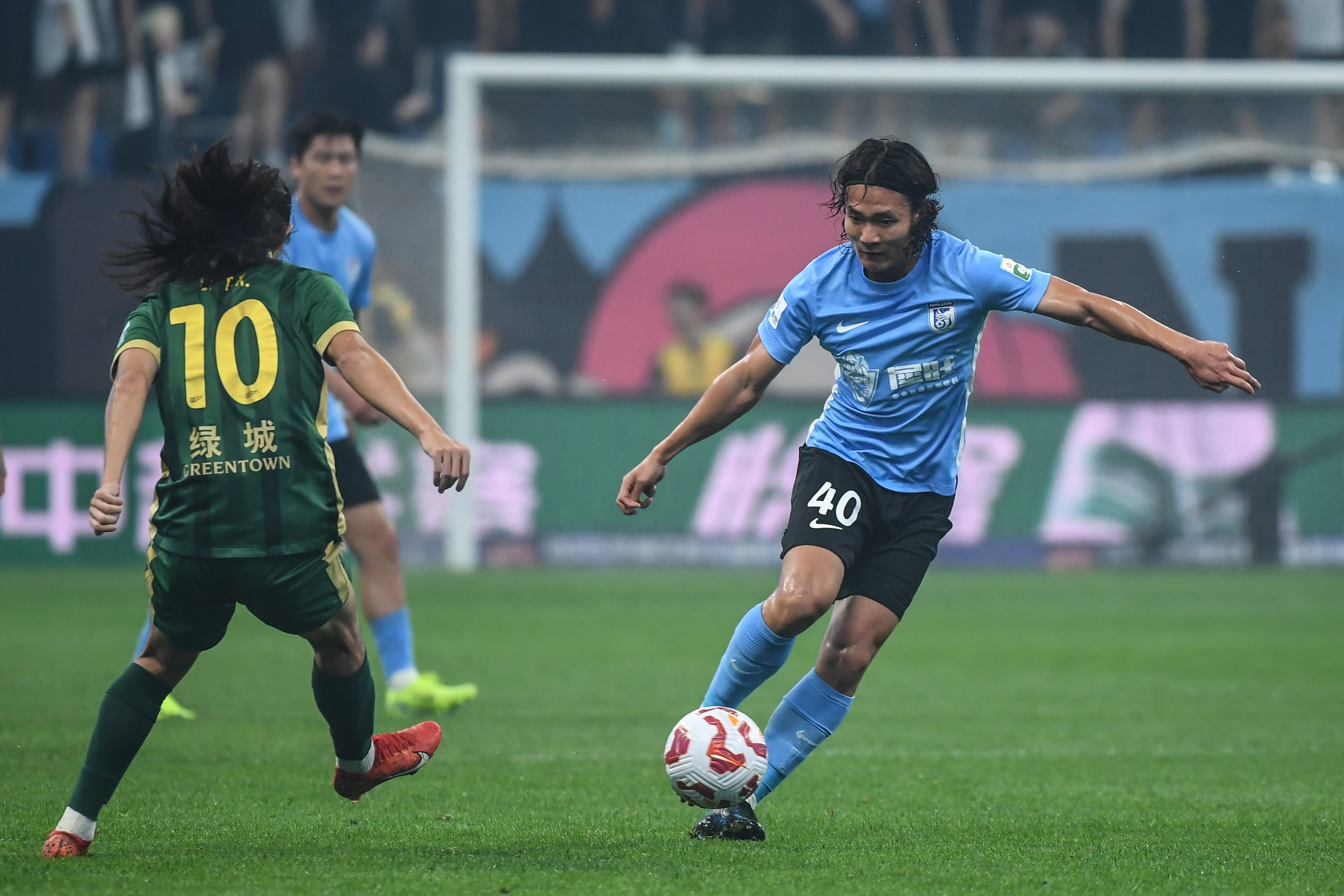 od体育平台-雄姿英发！国际足球豪门展现实力风采