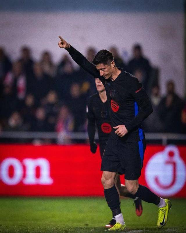 包含莱万多夫斯基梅开二度助尤文图斯夺冠的词条 包含莱万多夫斯基梅开二度助尤文图斯夺冠的词条