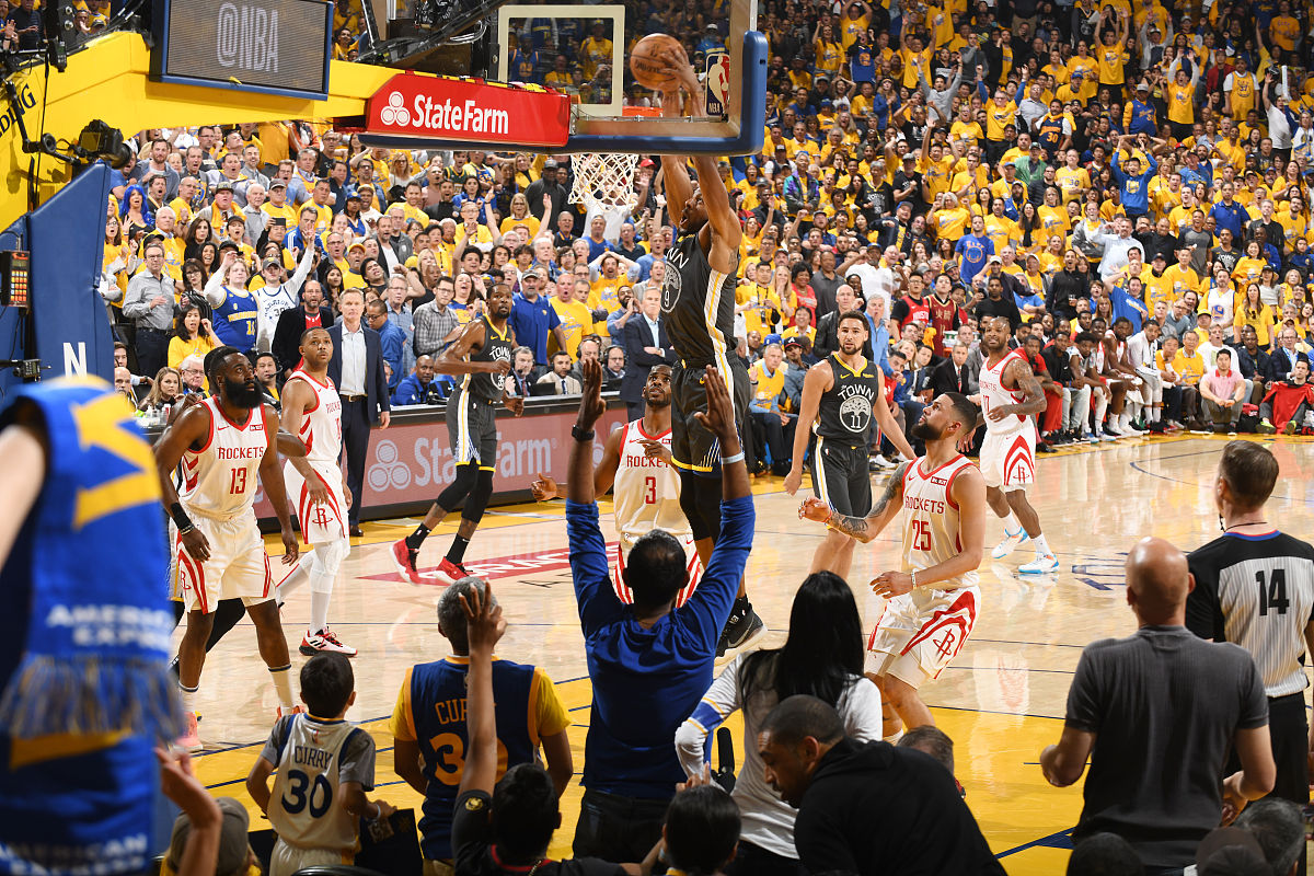 NBA球队在激烈对抗中取得胜利 NBA球队在激烈对抗中取得胜利