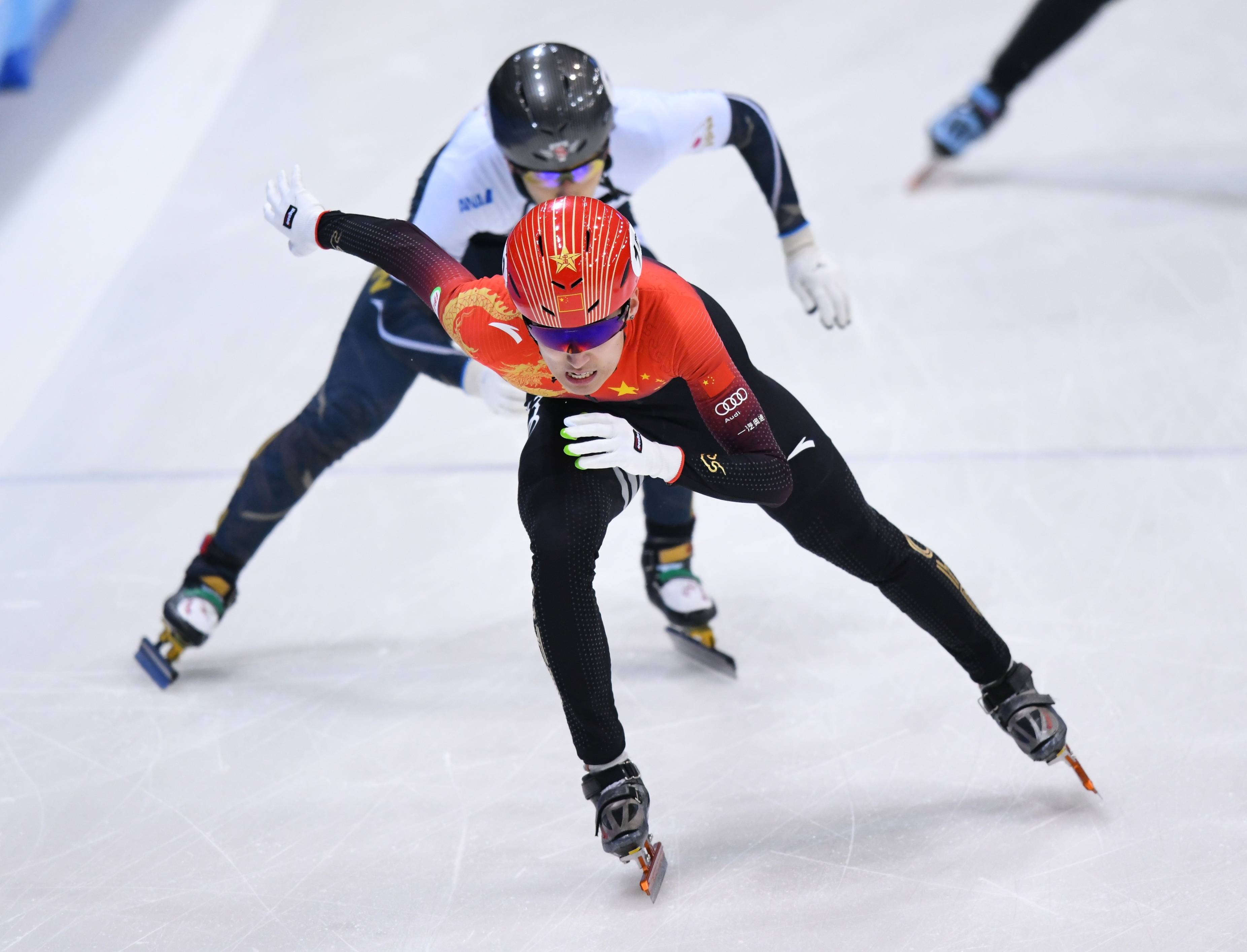 od体育登录入口-速度滑冰比赛中，荷兰选手表现抢眼，勇夺金牌